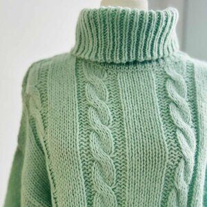 Ceny Bright Celadon Chunky & Cozy Cable Knit Turtleneck Sweater – US L